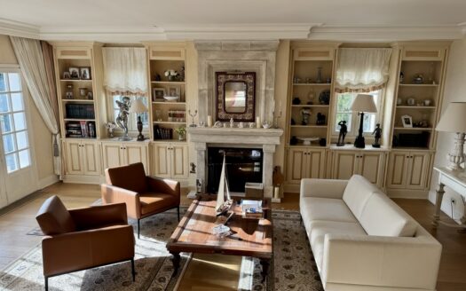 OFF MARKET in Cannes